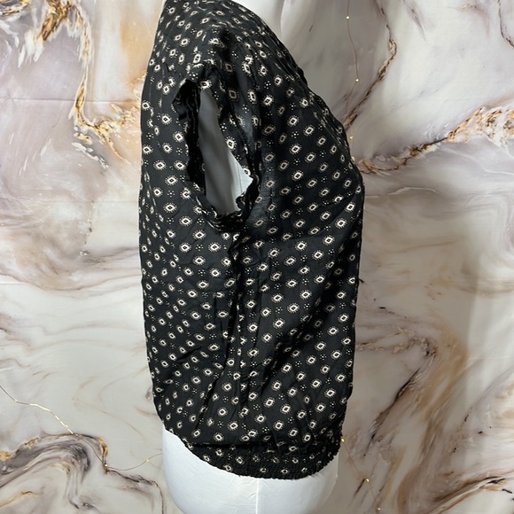 Forever 21 Sleeveless Blouse Gold Button and Lace Detailing Black & Cream SZ S - Picture 4 of 12